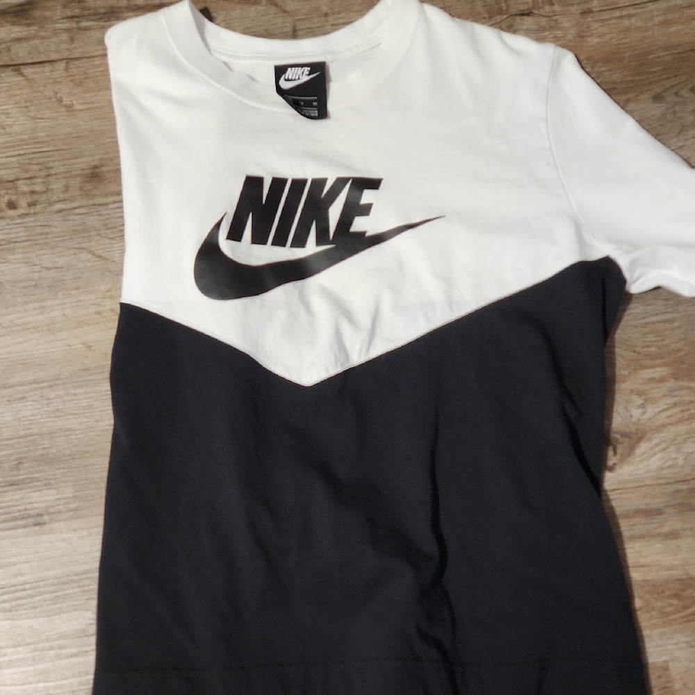 Nike Two-Tone Black and White LS Tee